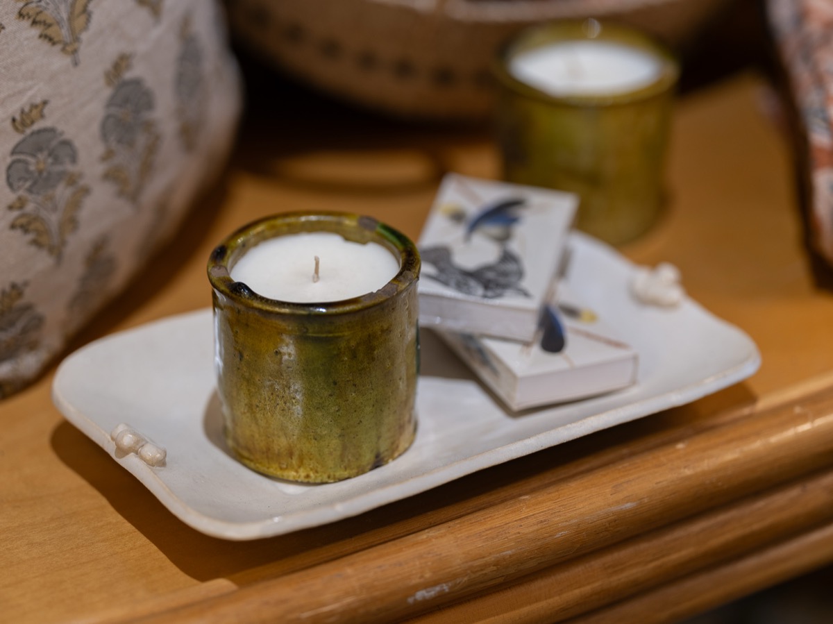 Candle and gift card detail on a ceramic tray at the Hart Habitats shop